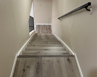 2130 Greenbriar Colony Drive - Photo Thumbnail 9