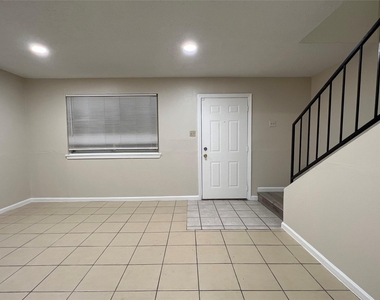 2130 Greenbriar Colony Drive - Photo Thumbnail 7