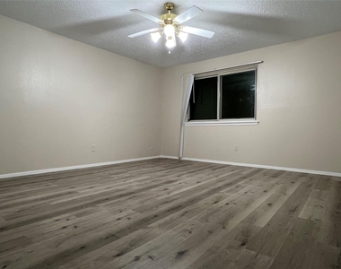 2130 Greenbriar Colony Drive - Photo Thumbnail 10