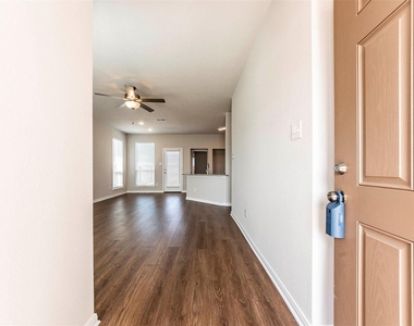 8220 N Tourmaline Way - Photo Thumbnail 5