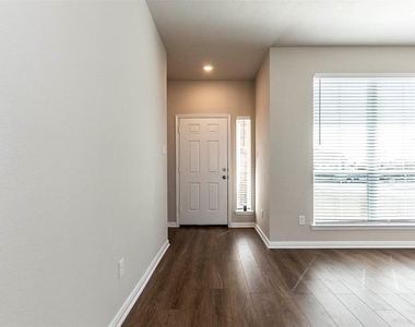 8220 N Tourmaline Way - Photo Thumbnail 6