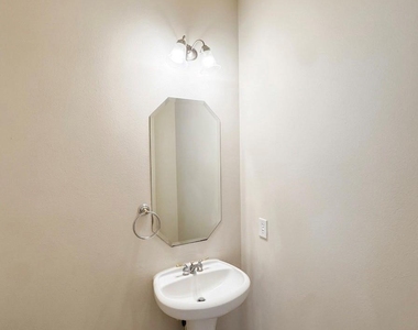3002 Flintwood Drive - Photo Thumbnail 12