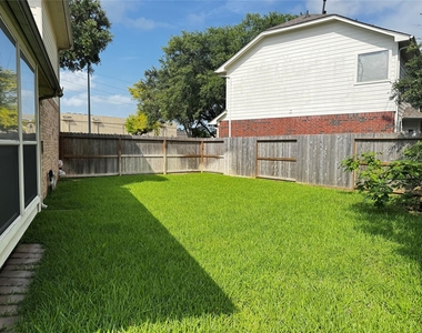 3002 Flintwood Drive - Photo Thumbnail 14