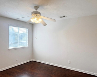 3002 Flintwood Drive - Photo Thumbnail 9