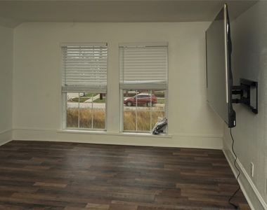 2516 Isabella Street - Photo Thumbnail 11