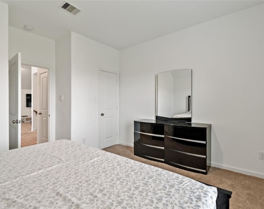 14010 Hartford Heights Way - Photo Thumbnail 15