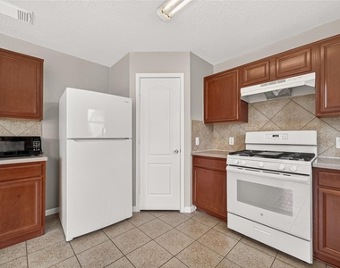 3519 Fuller Bluff Drive - Photo Thumbnail 10