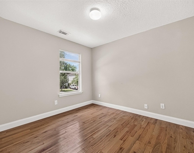 3519 Fuller Bluff Drive - Photo Thumbnail 7