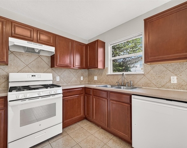 3519 Fuller Bluff Drive - Photo Thumbnail 8