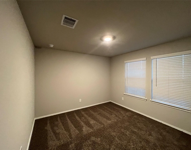 332 Pecos Drive - Photo Thumbnail 8