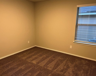 332 Pecos Drive - Photo Thumbnail 7