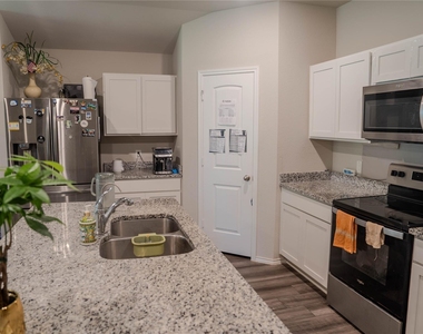 332 Pecos Drive - Photo Thumbnail 5