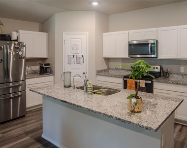 332 Pecos Drive - Photo Thumbnail 4