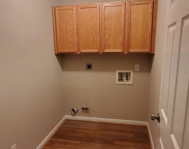 1207 Toby Lane - Photo Thumbnail 8