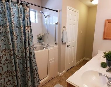 1207 Toby Lane - Photo Thumbnail 10