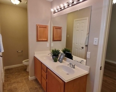1207 Toby Lane - Photo Thumbnail 11