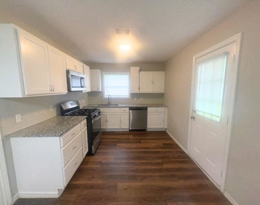 8238 Homewood Lane - Photo Thumbnail 6