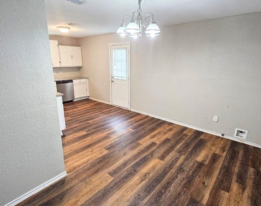 8238 Homewood Lane - Photo Thumbnail 5