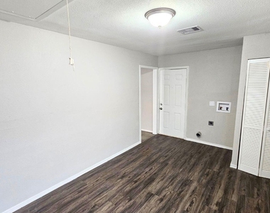 8238 Homewood Lane - Photo Thumbnail 4