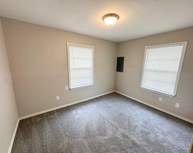 8238 Homewood Lane - Photo Thumbnail 10