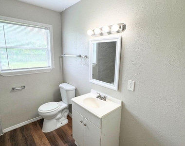8238 Homewood Lane - Photo Thumbnail 16