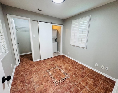 10702 Deval Drive - Photo Thumbnail 10
