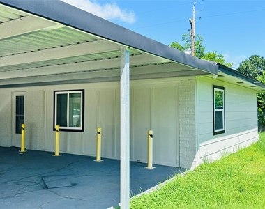 10702 Deval Drive - Photo Thumbnail 14