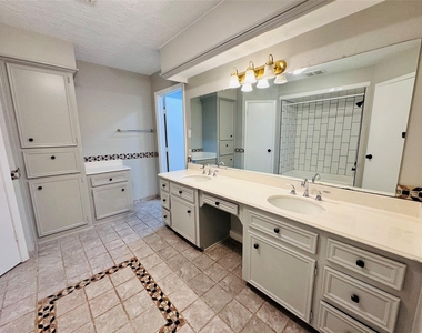 10702 Deval Drive - Photo Thumbnail 6