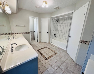 10702 Deval Drive - Photo Thumbnail 5