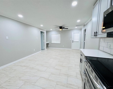 10702 Deval Drive - Photo Thumbnail 17