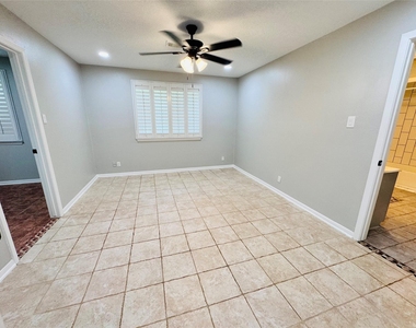 10702 Deval Drive - Photo Thumbnail 4