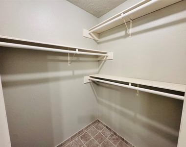 10702 Deval Drive - Photo Thumbnail 7