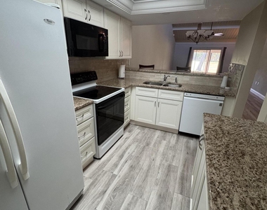 215 Augusta Way - Photo Thumbnail 5