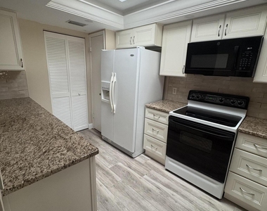 215 Augusta Way - Photo Thumbnail 4