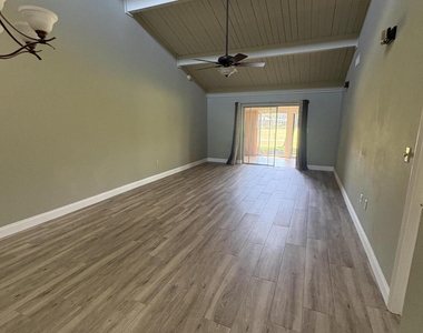 215 Augusta Way - Photo Thumbnail 7