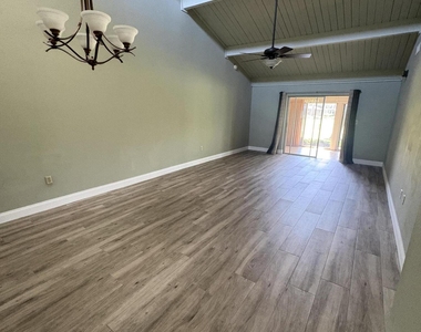 215 Augusta Way - Photo Thumbnail 8