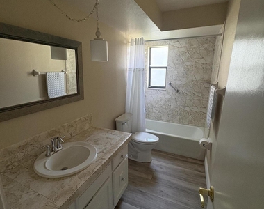 215 Augusta Way - Photo Thumbnail 10
