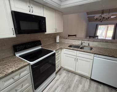 215 Augusta Way - Photo Thumbnail 6