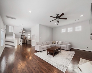 526 Westcross Street - Photo Thumbnail 6