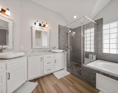 526 Westcross Street - Photo Thumbnail 13