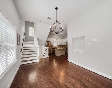 526 Westcross Street - Photo Thumbnail 8