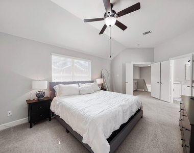 526 Westcross Street - Photo Thumbnail 12