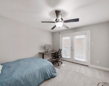 526 Westcross Street - Photo Thumbnail 2