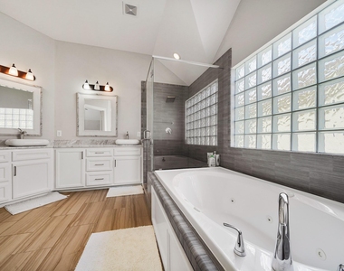 526 Westcross Street - Photo Thumbnail 14