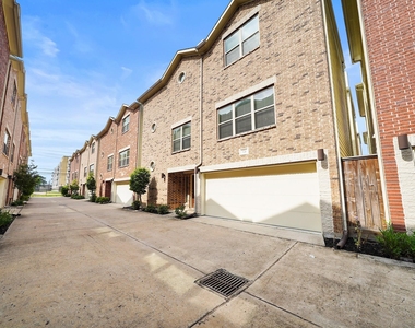 526 Westcross Street - Photo Thumbnail 1