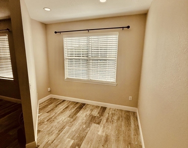 5693 Star Rush Drive - Photo Thumbnail 9