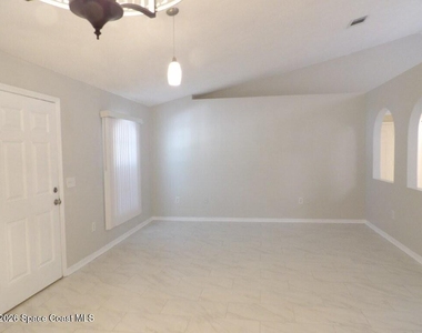 249 Higgins Avenue Nw - Photo Thumbnail 6