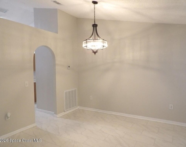 249 Higgins Avenue Nw - Photo Thumbnail 4