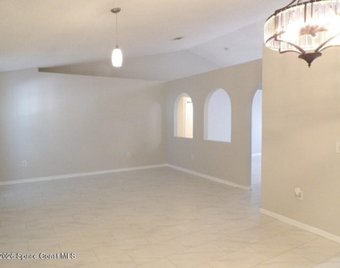 249 Higgins Avenue Nw - Photo Thumbnail 5