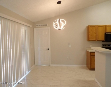 249 Higgins Avenue Nw - Photo Thumbnail 10